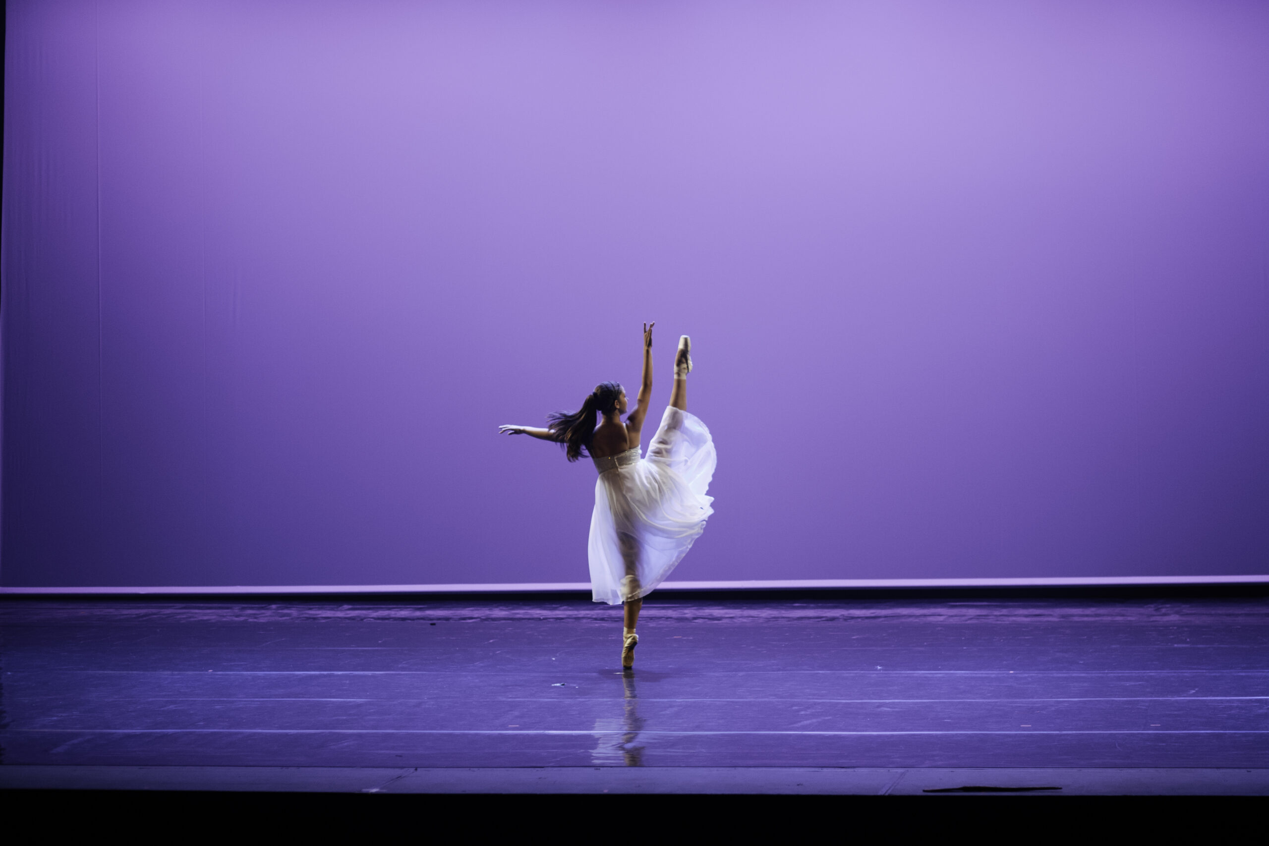 Menina a dançar ballet